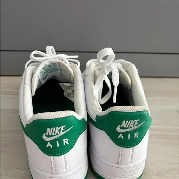 Nike Air White and Green Shoes - Picture 3 of 10